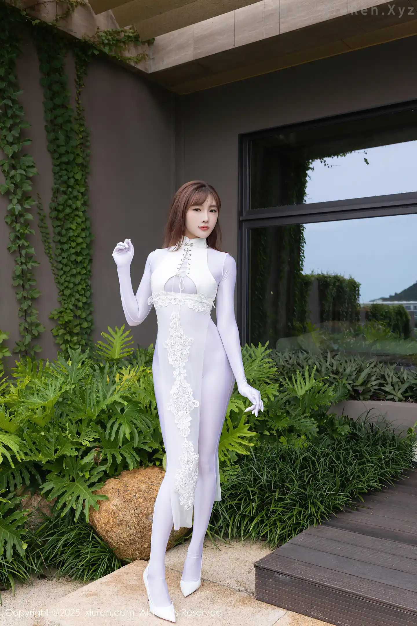 图片[4]-[XiuRen秀人网]VOL.10704 模特陆萱萱性感白色情趣旗袍露白色连体衣秀完美身材诱惑写真80P-秀人网官方网站